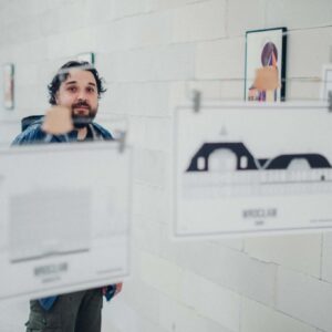 Seria autorskich ilustracji architektonicznych prezentowana podczas wystawy.v
