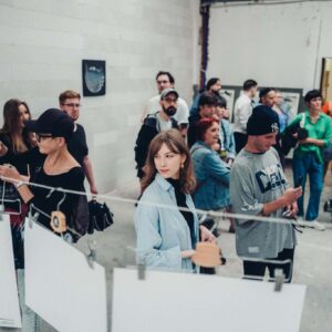 Grupa uczestników spaceru po Księżu Małym podczas wydarzenia.